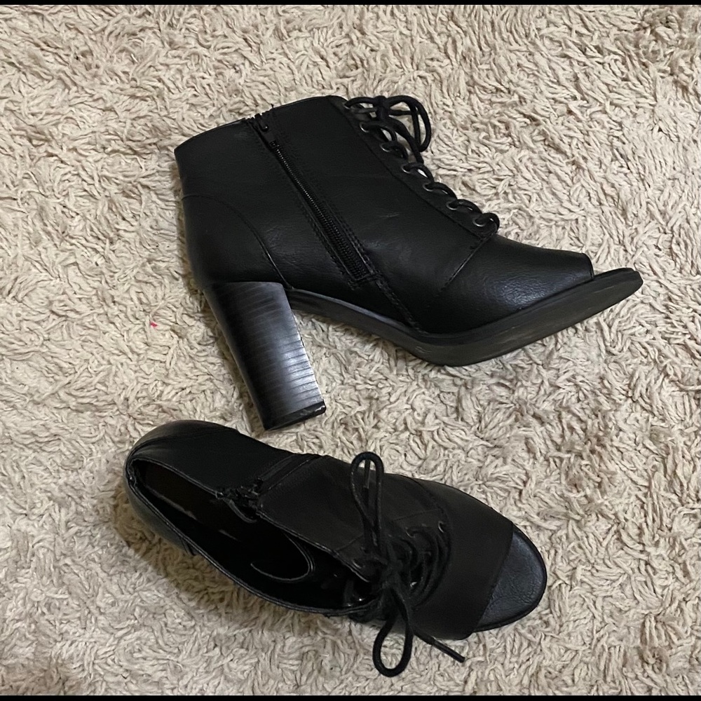 Cute Botties ! Open toed and shoe laced!